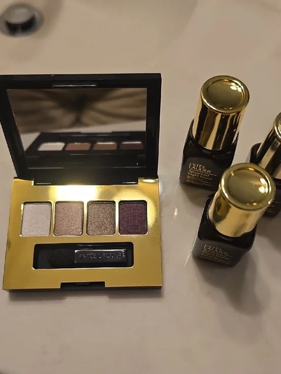 Estee Lauder Eyeshadow Quartet in Champagne, Bronze, Taupe & Plum - Picture 1 of 5
